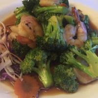 Pad Broccoli · Sauteed broccoli, carrots and mushrooms in a brown sauce.