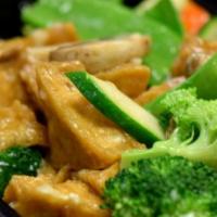 Vegetable Feast · Sauteed broccoli, mushroom, snow peas, carrots, zucchini, crispy tofu and white wine sauce.
