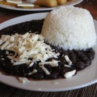 Arroz y Caraotas · White rice and black beans with grated white cheese.