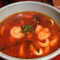 Parihuela Sopa · Soup made with fish and seafood, white wine and spices.