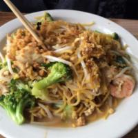 Royal Noodles · Stir-fried egg noodles with chicken, shrimp, broccoli and bean sprouts, topped with ground p...