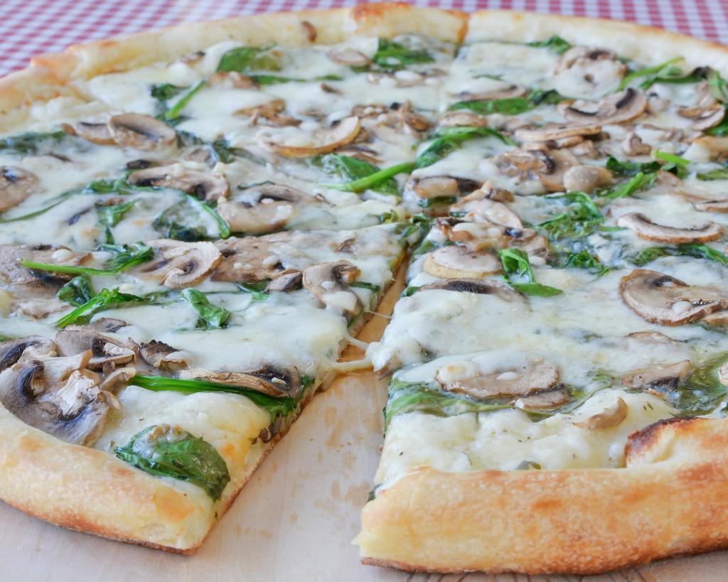 Vinnie's Pizzeria · Calzones · Dinner · Pizza · Salads · Italian