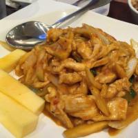 E8. Mango Chicken · Chicken breast tossed in a wok with mango puree, basil and onions. Served with fresh mango o...