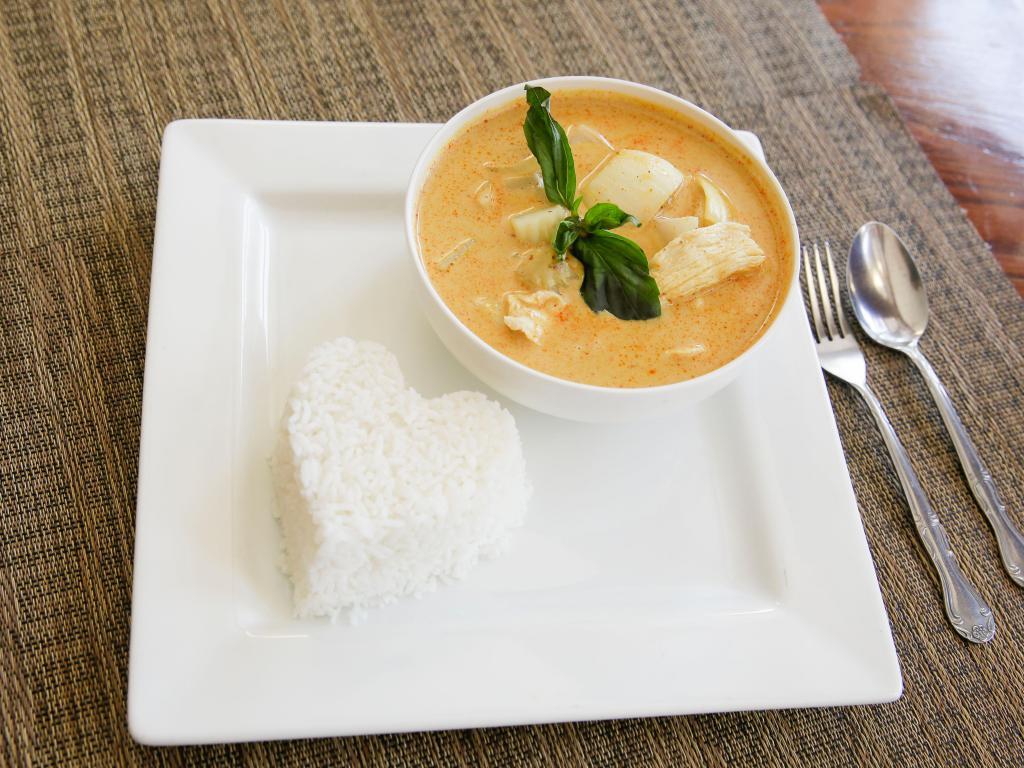 Yellow Curry · Kaeng kari. A rich and creamy curry sauteed with onion, potatoes, choice of meat and creamy coconut milk. Spicy.