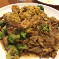 63. Pad Z-Ew · Pan fried flat rice noodles with broccoli and eggs.