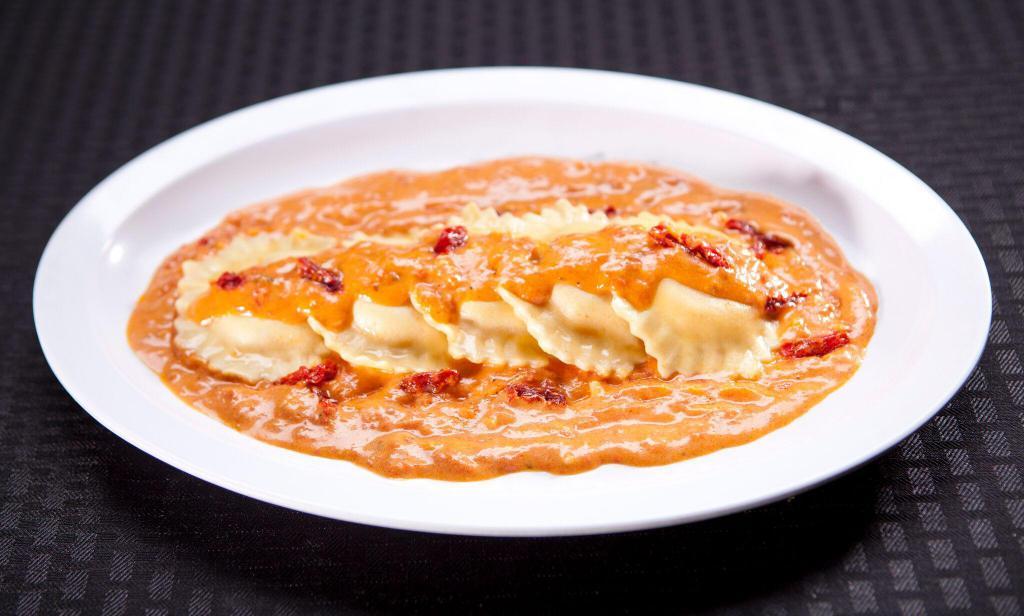 Lobster Ravioli Dinner · 6 piece Lobster stuffed raviolis. Includes your choice of sauce 