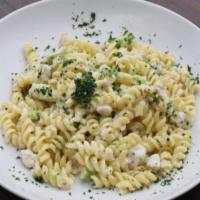 Fusilli Bianco Verde · Sauteed chicken, broccolini, cream, and Parmesan cheese.