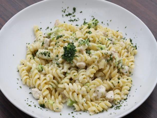 Fusilli Bianco Verde · Sauteed chicken, broccolini, cream, and Parmesan cheese.
