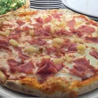 Honolulu Pizza · Tomato sauce, mozzarella, ham, and pineapple.