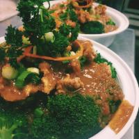 Sp7. Chicken Rama · Fried chicken with house peanut sauce on a bed of steamed brocoli