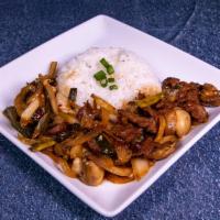 41. Mongolian Beef · Mushrooms, onion, green onion, distinctively seasoned brown sauce. Spicy.