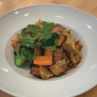 Pad See Ew Tofu (VEGAN) · Stir fried rice noodles, carrots, broccoli and tofu  with sweet soy sauce.