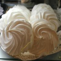 Suspiro · Meringues made of egg whites and sugar. Dipped in chocolate for an extra charge. Make it dip...