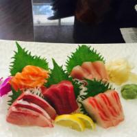 Sashimi Deluxe · 15 pieces assorted sashimi chefs choice.