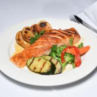 Grilled Salmon with Vegetables · 