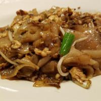 Sesame Noodle · Flat rice noodle, sesame oil, egg, bean sprouts, scallion.