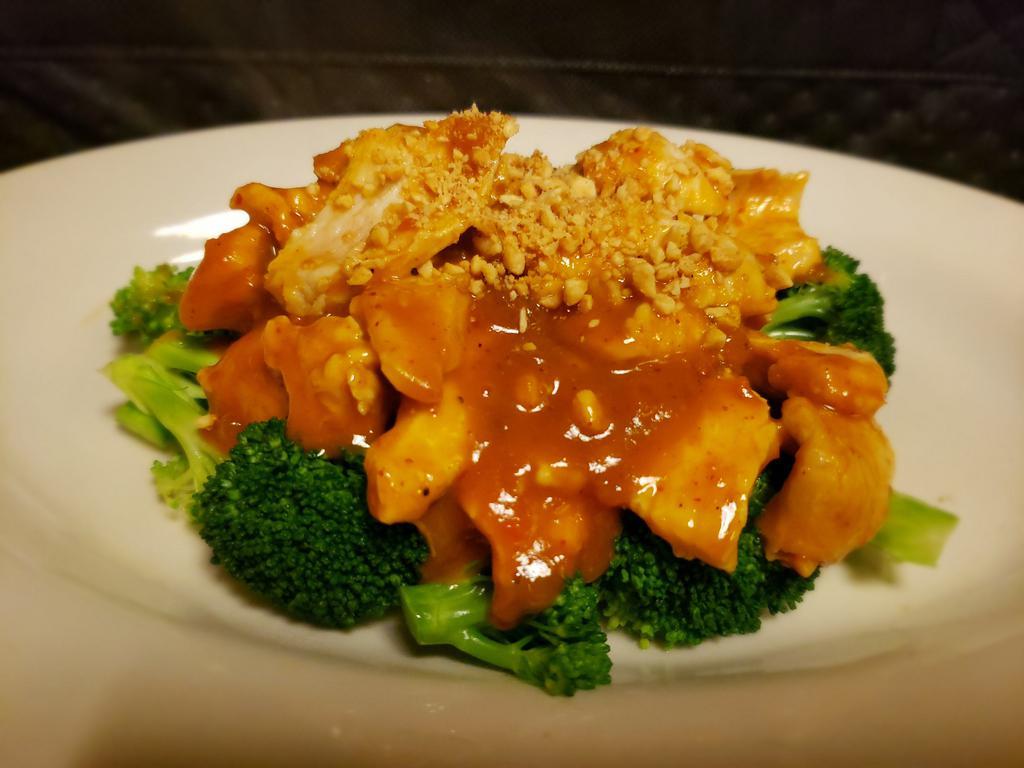 Peanut Sauce · Steamed broccoli topped with peanut sauce. Served with white rice.