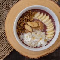 Louco · 10 oz of organic açaí, peanut butter, granola (vegan, gluten-free and nut-free), banana, coc...