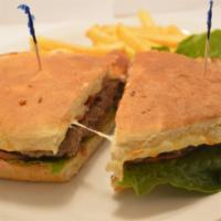 Cheeseburger · Made with lettuce, tomato and cheese. Served with fries.