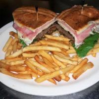 Hamburguesa Complete · Hamburger with ham, cheese, lettuce, tomatoes and eggs. Served with fries.
