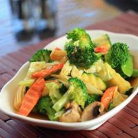 Mixed Vegetable Lunch Special · Stir fried mixed carrot, snow pea, zucchini, mushroom, celery, broccoli, cabbage and choice ...
