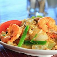 Pad Woon Sen Noodle · Glass noodles stir-fried with egg, cabbage, carrots, tomatoes, mushrooms, onions, green onio...
