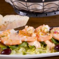 Avocado & Shrimp Salad/ Ensalada de Aguacate y Camarones · 