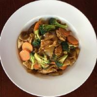 Pad See Ew (Sweet Sauce Noodles) · flat noodles, broccoli, carrot, sweet soy sauce