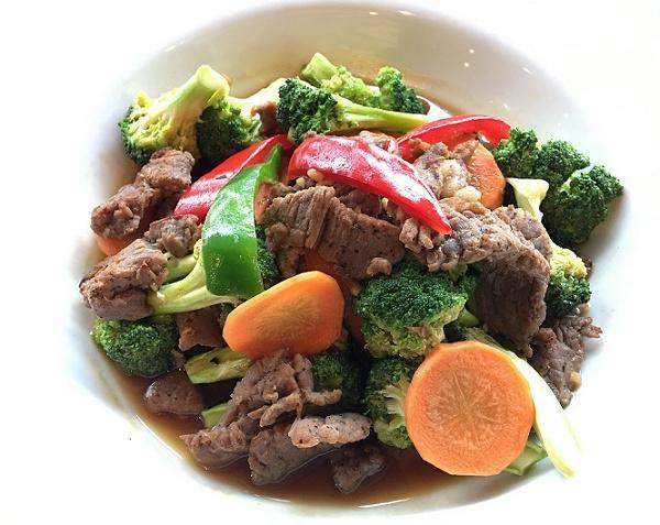 Beef Broccoli · beef, broccoli, carrot, oyster sauce, white or brown rice