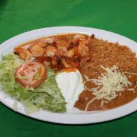 Camarones al Mojo de Ajo · Shrimp with special garlic sauce, served with rice, re-fried beans, lettuce, sour cream, gua...