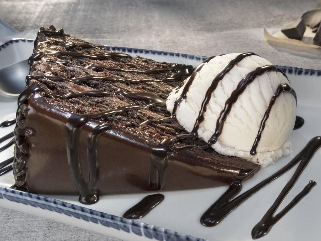 Chocolate Wave · Layers of warm, decadent chocolate cake and creamy fudge frosting. Served with vanilla ice cream and rich chocolate sauce.
1110 Cal
