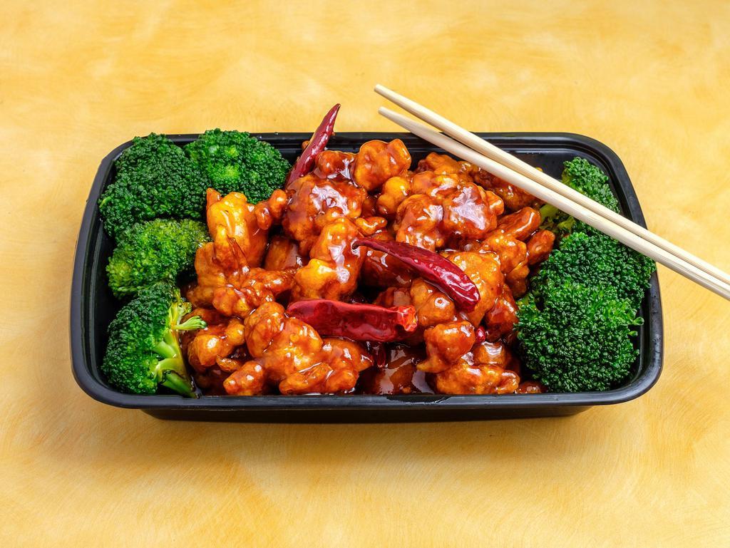 General Tso's · Crispy chunks of chicken sauteed with steamed broccoli in a special tangy sauce. Hot and spicy.