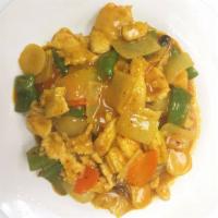 L16. Curry Chicken · Served with your choice of white or fried rice and an egg roll.