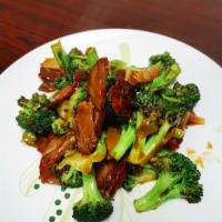 L8. Pork with Broccoli · Served with your choice of white or fried rice and an egg roll.