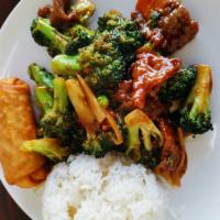 L21. Beef with Broccoli · Served with your choice of white or fried rice and an egg roll.