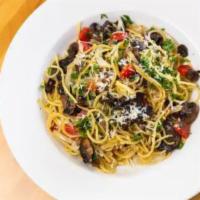 Giardino Favorite · A garlic and olive oil sauce with mushrooms, fire-roasted sweet red bell peppers, spinach, a...