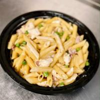 Tre P Dinner · Parmigiano, peas, prosciutto and chicken over penne in a cream sauce. Served with choice of ...