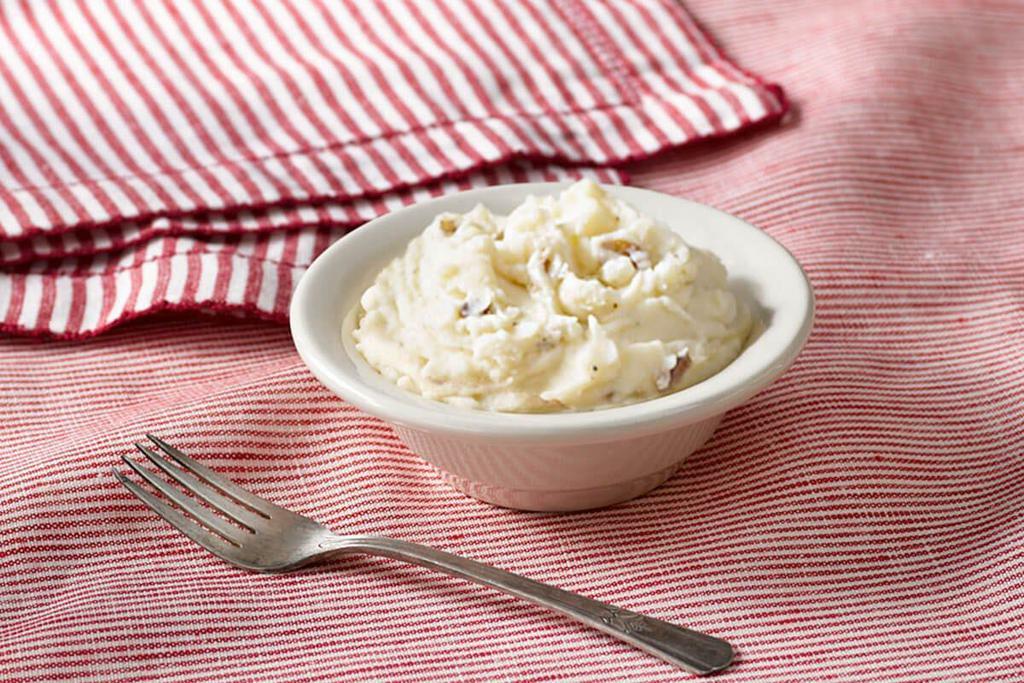 Mashed Potatoes · Creamy Mashed Poatoes with a hint of margarine, Black Pepper and Salt. 

