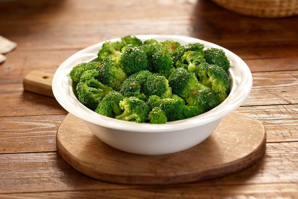 Broccoli  · Fresh Broccoli steamed and tossed in a savory seasoning. Packed hot and ready to serve.



