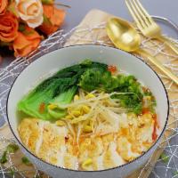 Chicken Noodle Soup 铁板鸡汤面 · Grilled chicken, chicken broth.