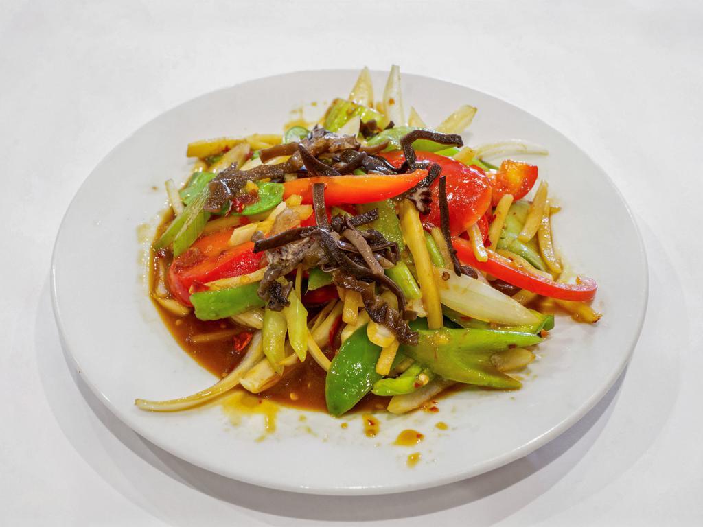 Garlic Sauce Entree · Spicy. Ball peppers, celery, bamboo shoots and fungus in a spicy garlic sauce.