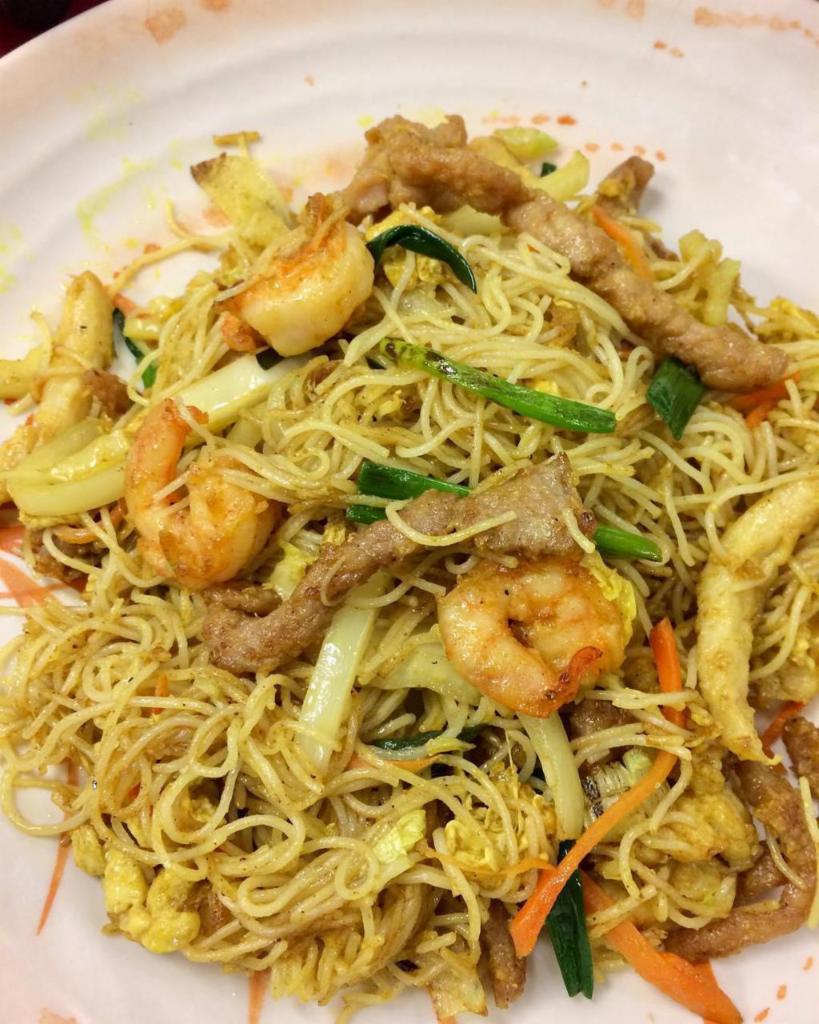 Singapore Rice Noodles · Thin rice noodles stir fried in yellow curry with combo meats, vegetables and egg. Spicy.