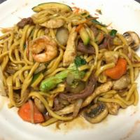 House Combo Lo Mein · Egg noodle dish.