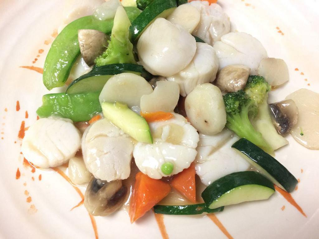 Scallops Delight · Fresh sea scallops with assorted veggies stir-fried in a savory seafood sauce.