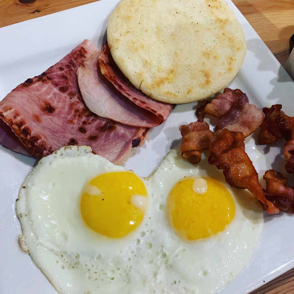 Desayuno Americano · Ham, Bacon, Two Eggs And Bread Or Arepa. 
