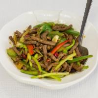 J4. Sauteed Beef with Pickled Pepper野山椒牛肉丝 · 