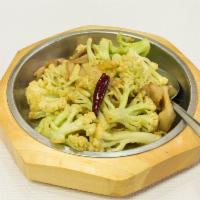 J8.  Spicy Cauliflower with Porkin Hunan Style大盆花菜 · 