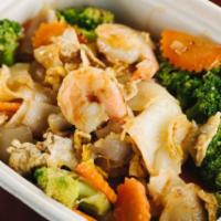 N5. Sweet Noodles · Stir fried flat rice noodles with eggs, carrots, broccoli and a sweet black sauce.