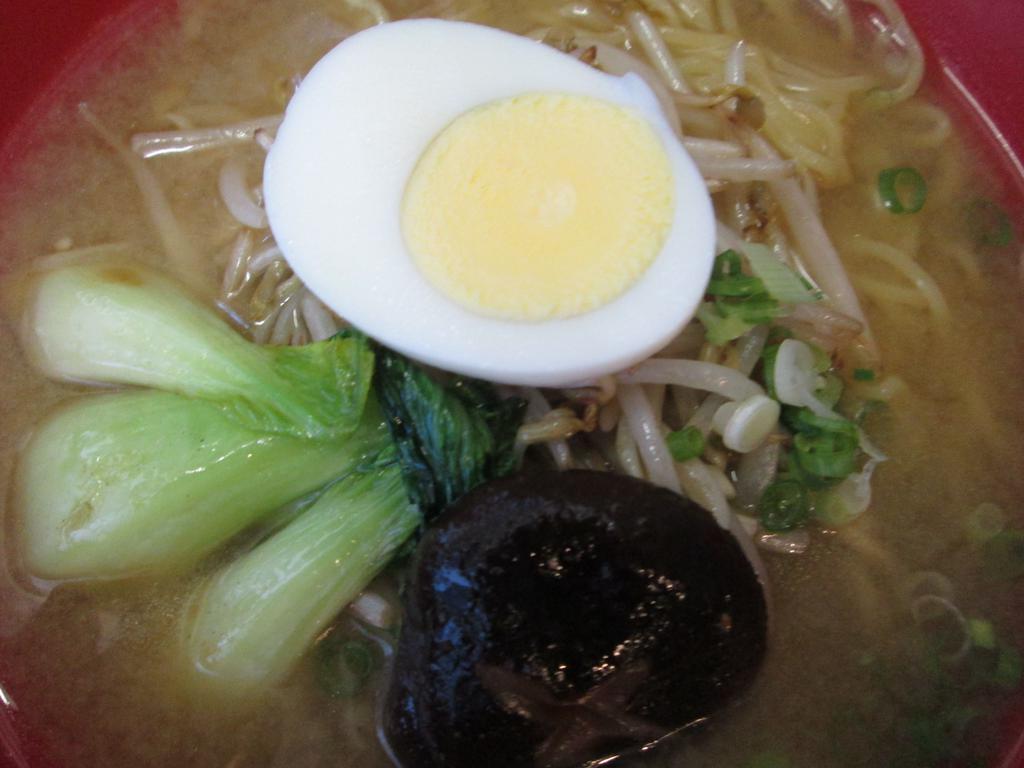 Tampopo Vegetarian ramen · Vegetable broth with miso
Shiitake mushroom, hard boiled egg, bokchoy, bean sprouts and scallions