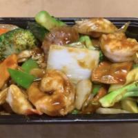 S2. Happy Family ·  jumbo shrimp, chicken, roast pork, beef with mixed vegetables in brown sauce.